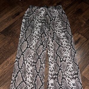Windsor Snake Print pantsSize Medium
